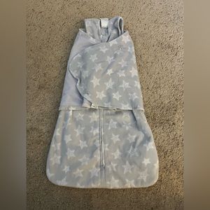 Halo Sleepsack Swaddle Micro-fleece in grey stars Size Small 3-6 months.